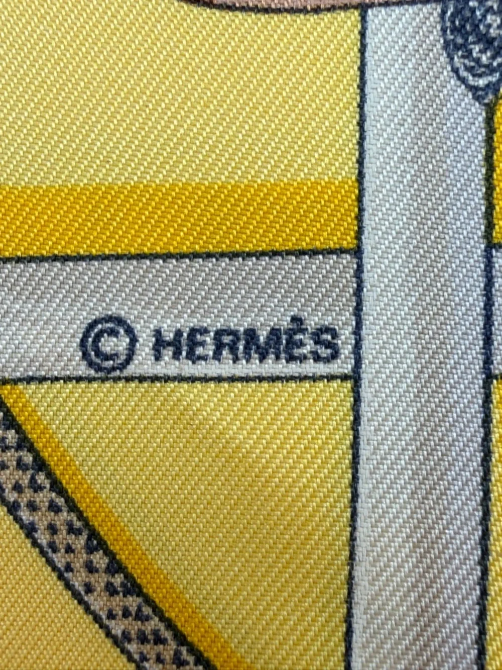 HERMES SCARF CARRE 45 CANNES & POMMEAUX SILK YELLOW - Picture 8 of 8